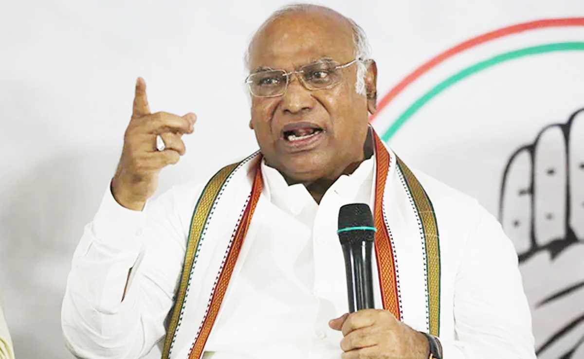 कांग्रेस अध्यक्ष चुनाव में मल्लिकार्जुन खड़गे की जीत, कुल 9385 में से 7897 वोट मिले